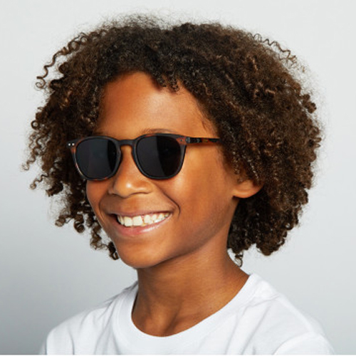 E sun junior tortoise by Izipizi, photo by Izipizi